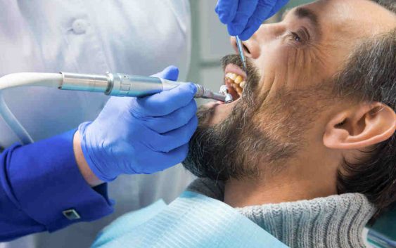 Chirurgia stomatologiczna usuwanie ósemek ekstrakcja zęba